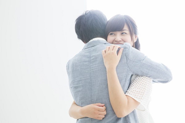 ずっと忘れさせてあげないから♡彼の「記憶に残るハグ」のやり方4つ