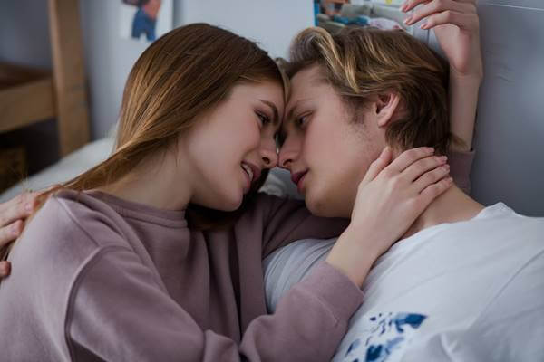 今すぐ会いたい…♡男性が今すぐ会いたくなる「あざかわLINE」テク