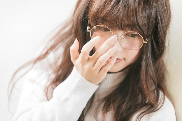 見てるこっちが“恥ずかしい”よ…。男性が「痛い女」を感じた瞬間