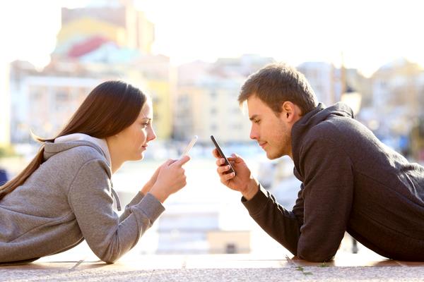 キミとのLINEは楽しいな…♡彼と「盛り上がるLINE」と「ダメなLINE」の違い