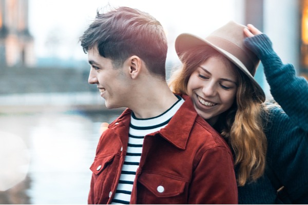 これをされたら大アリ♡女性が好きな男にする「脈アリサイン」