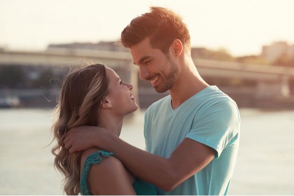 はっ…！？頭なでなでしてた！？男が”無意識”に「可愛がっちゃう」女性とは