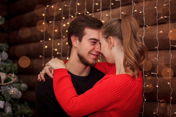 スキだぁぁあ！♡男性が本命女子だけにする「恋の駆け引き」4つ