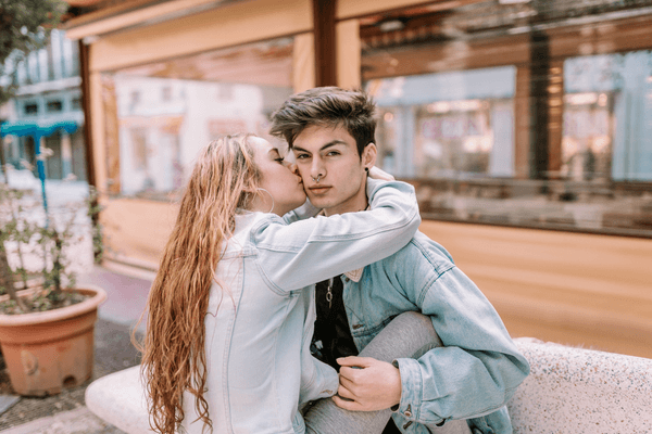 【男性心理】彼女に「全く嫉妬しない」男性が思っていることとは