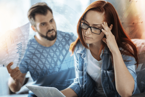 視界に入らないでほしい…男が「イラっとする」女性の特徴4つ