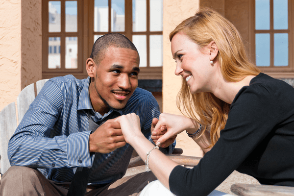 追いかけてしまうよ♡カレが「本能的に恋してしまう女性」の共通点