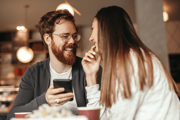 「大好きなキミだけ♡」男性が“本命彼女だけに”する会話