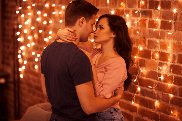 好きが止まらないよ…♡男性がされたらオチる「キス中の仕草」