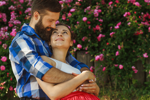 ちょっ！こっち来なさい！彼が思わず抱き寄せたくなる彼女の表情