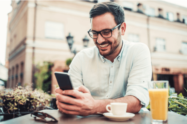 幸せホルモン分泌マックス！男性を心から喜ばせる「LINEの返信」