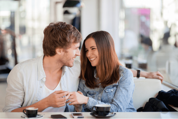 男って単純だよ！「男を手のひらで転がす」モテ女の特徴4つ