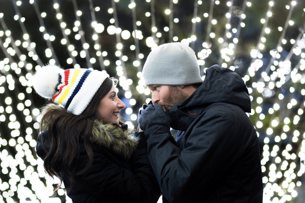 仕方ないなぁ…♡男性が思わずニヤける「あざといイタズラ」4選