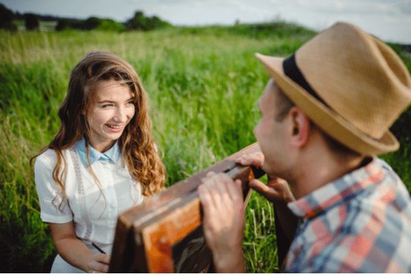 【女性必見！】男性がデート中で喜ぶ「モテ仕草」4選