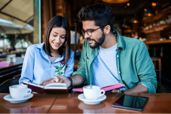 キュンとしてる彼を見たい?男性が「キュンとする甘え方」