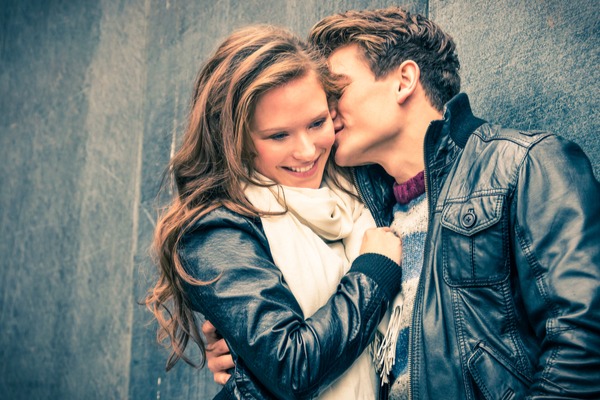 大好きすぎて怖い…♡男が「彼女にベタ惚れしている時」の言動とは