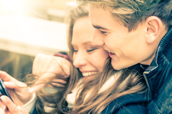 嬉しいのバレバレかも♡彼が密かに「喜んでいること」4選