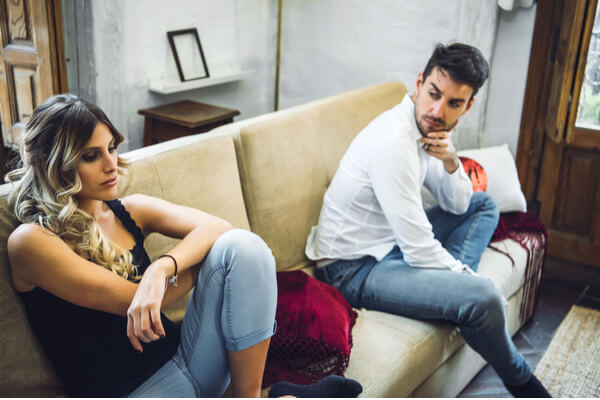 気持ちが急降下…彼女への愛が「一気に冷める瞬間」4つ