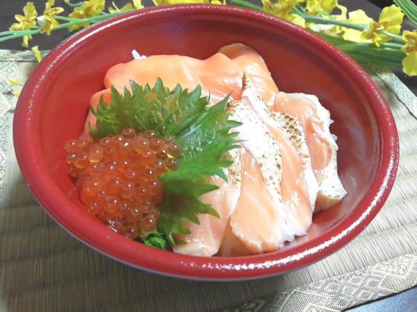 お値段なんと○○○円？！【はま寿司】寿司屋のサーモン丼がお家で食べれるってホント？！