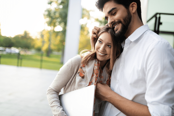 もうなんでもしてあげる…♡彼が「溺愛彼女」にする仕草とは？