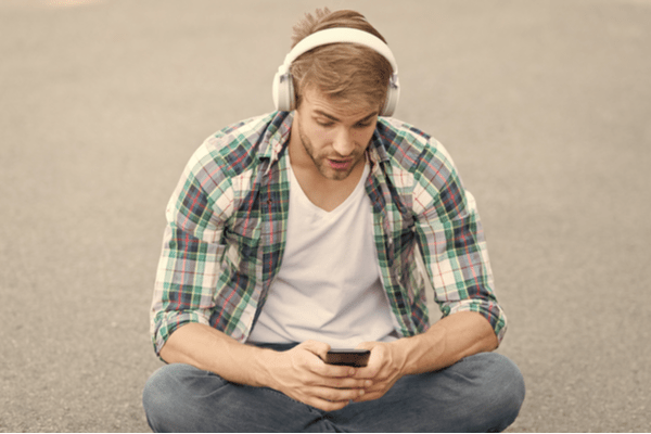 気軽なのがいいよねぇ。男性が「都合の良い女」に送るLINE