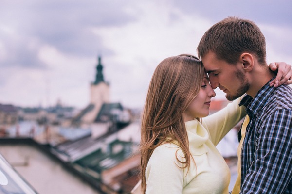 もう1回していい？男が夢中になる【キスのコツ】4選！