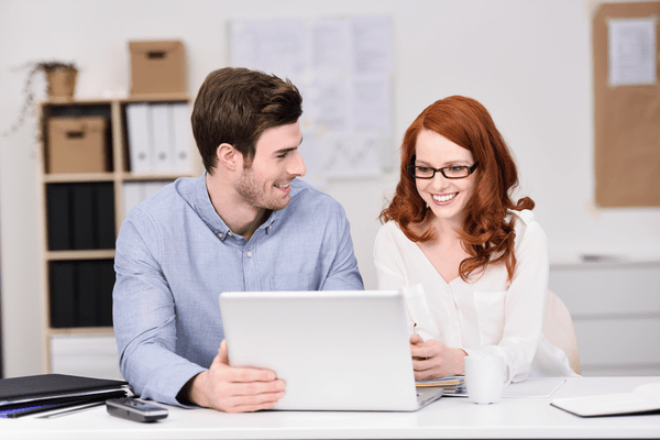 自然な無防備さがたまらんッ♡あざとくない「上目遣いテク」4選