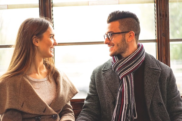 ずっと見ちゃうよ…♡男が女性を「意識してしまう瞬間」4つ