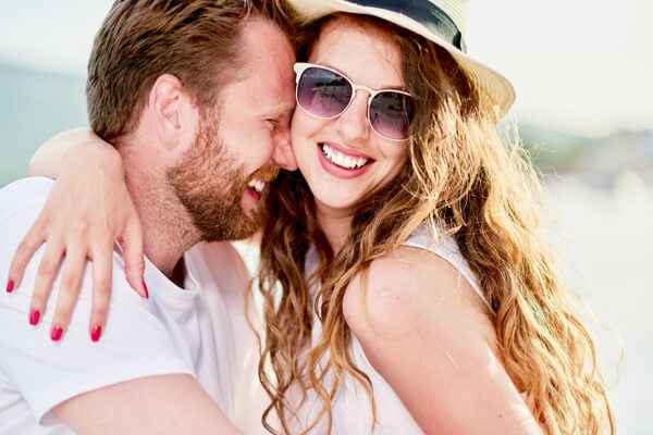 ずっとそばにいてほしい♡彼を「ぞっこん」にさせる方法とは？