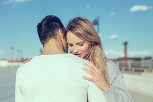 瞬間移動で飛んでくね！男が「彼女に会いたくなる瞬間」4選