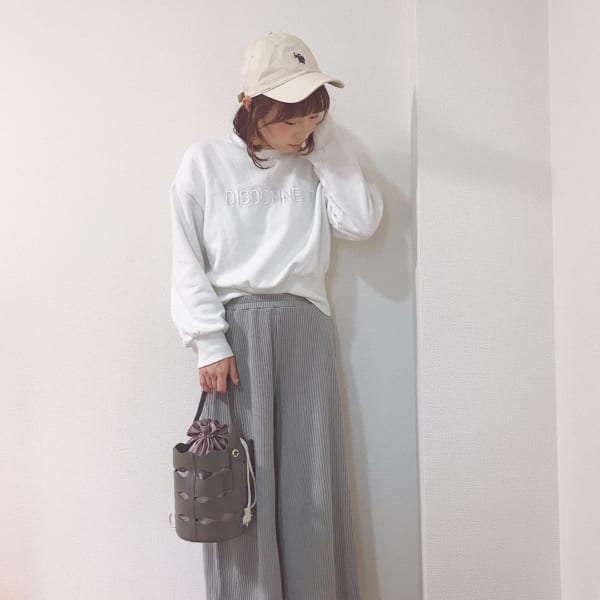 一枚でゆるっとオシャレな【GU】の「スウェットコーデ」4選