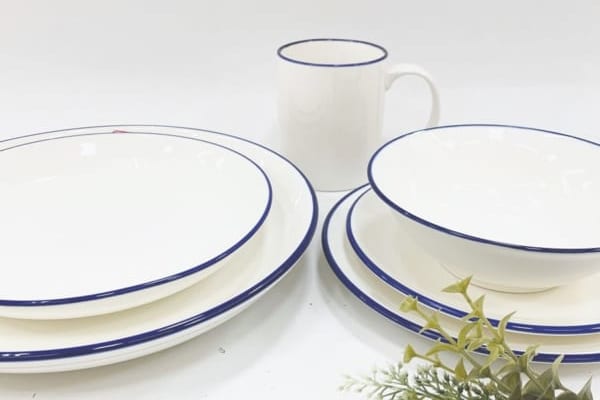 これが100円とか正気…!?【ダイソー】新作の食器が高見えすぎ!