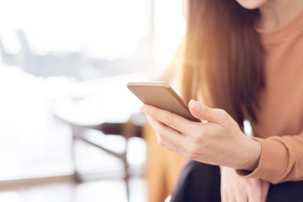 リモートでもラブラブ♡離れた彼と楽しむ「電話イチャイチャ」4選