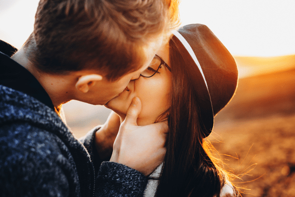 音でムラっとする♡彼が興奮する「キスの音」の出し方4つ