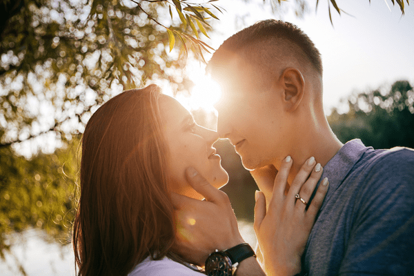 どうしてほしいんだよ♡男性の理性が吹っ飛ぶ「キスのおねだり」4つ