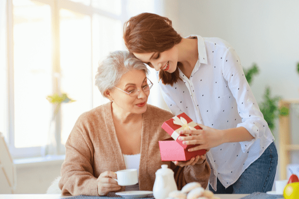 【母の日】「自分のママ」と「彼氏のママ」ベストなプレゼント選びって？
