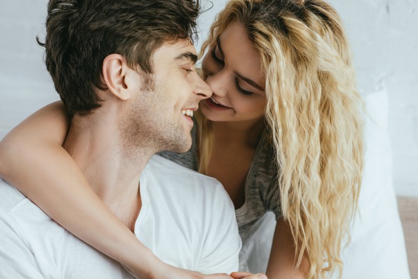 こんな種類あったの？！「変わり種キス」4選とは？