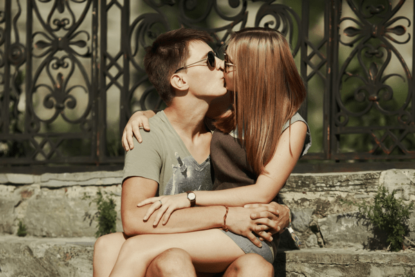 照れるけど嬉しい♡「女性が好きなキス」4つの種類とは？！