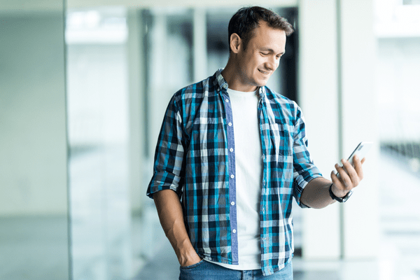 携帯手放せない♡彼との「LINEでオススメの話題」4選