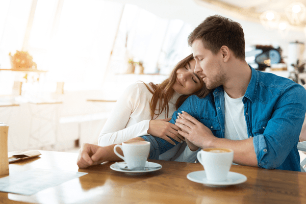 頑張れ理性ッ！男が興奮する「大人のイチャイチャ」テクニック