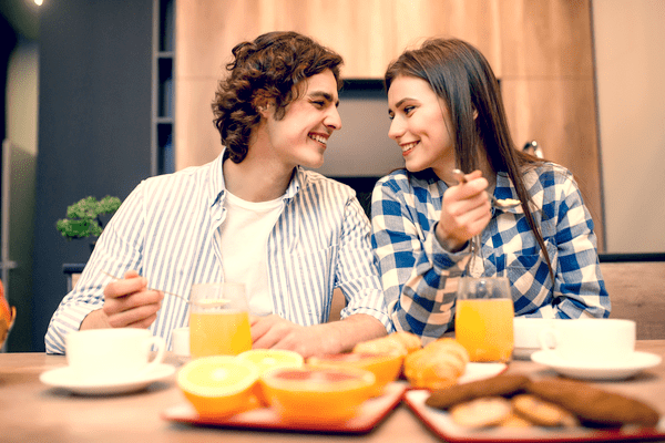 隣にいることが幸せ！男性がキュンとする「付き合いたて」の彼女の言動