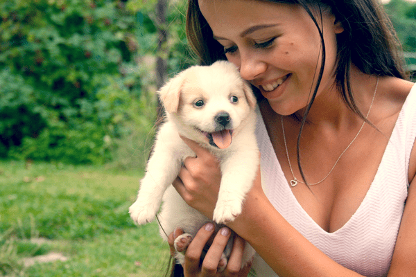 子猫みたいじゃん♡男ウケする小柄な「小動物系女子」の魅力4つ