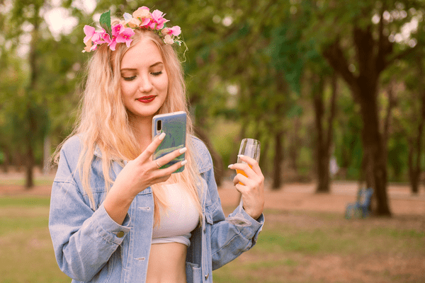 惚れるに決まってるやん…！男性をメロメロにする「天然小悪魔LINEテク」4つ