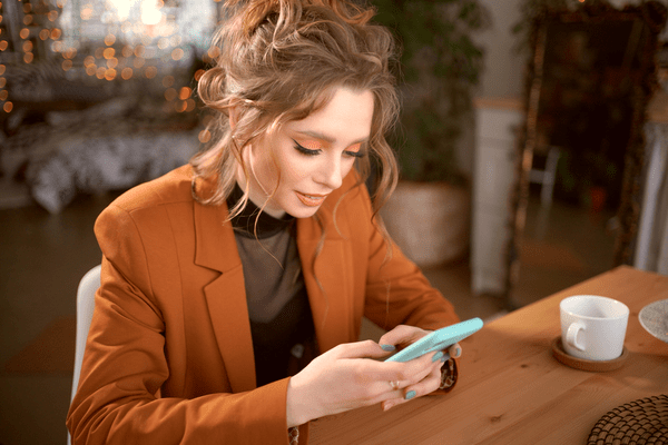 うわっ既読つけなきゃよかった…男性が返信しなくなる「うざい女子LINE」