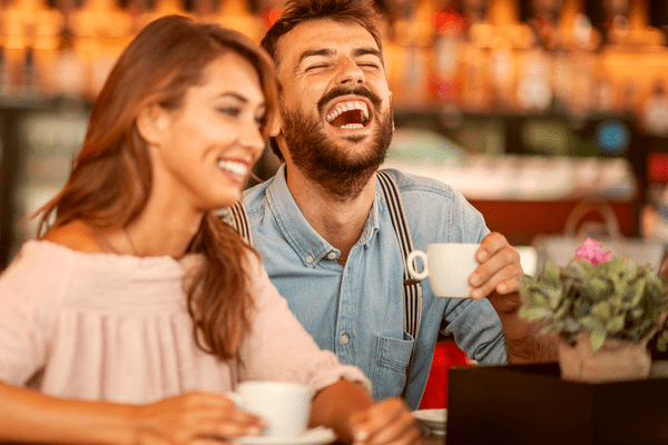 ちょっと耳かして…♡？男性が「気になる女性」にしか言わないことば4選