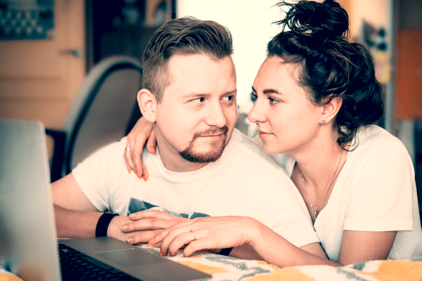 こっちおいで♡彼が「彼女にちょっと甘えたいとき」にだしてるサイン4つ