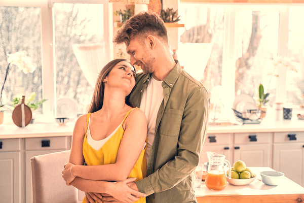 わかりやすすぎ！男性が「想いを寄せる女性」にしがちな行動4つ