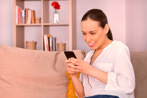 うわ…彼女でもないのに…男性が引いてる女性の「勘違いLINE」4つ