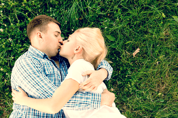 触っていい？（笑）男性の「イチャイチャ欲」を高める言動4つ