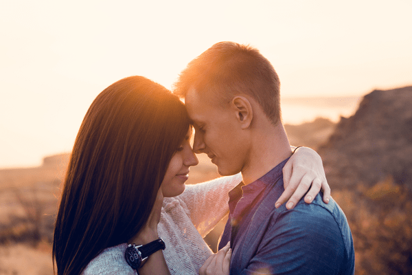 好き過ぎて頭変になる…♡男が「キスしたい」と思う瞬間4つ