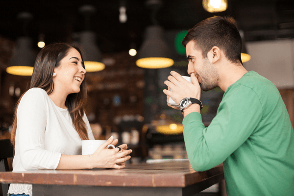 こっち向いておくれ♡「気になる女性を振り向かせる」方法4つ